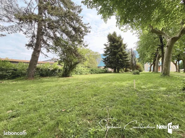 Terrain 700 m² Chambery