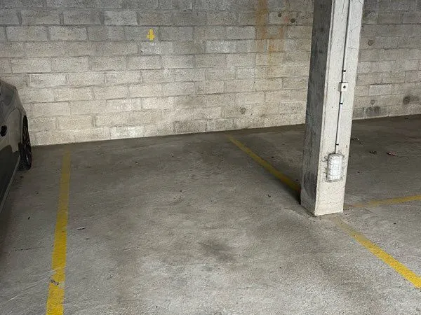 Place de parking proche CHU