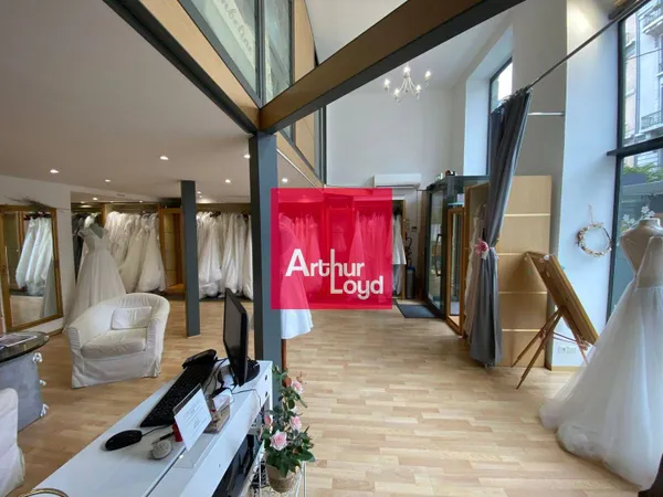 Local commercial 140 m²