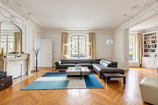 Appartement 8 pièces 273 m²