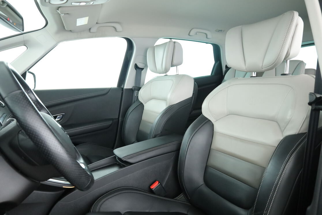 Renault Scenic 1.3 TCe Initiale Paris EDC — photo 9