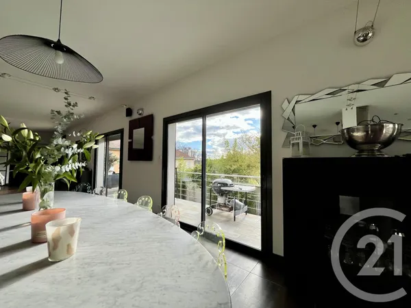 Maison 5 pièces 212 m²