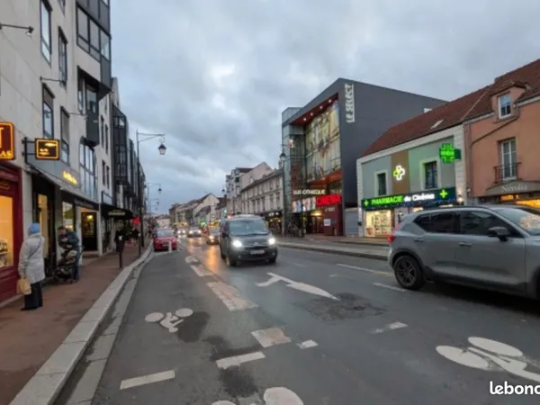 Local commercial, 101 m² centre-ville