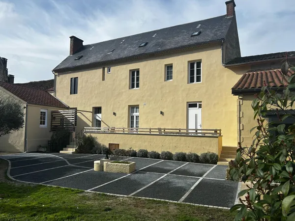 Belle maison avec piscine et chambres d'hôtes