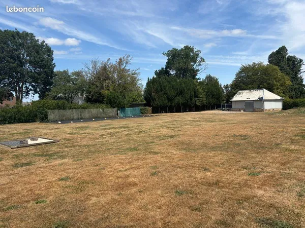 Terrain Clos Constructible avec bâtiment