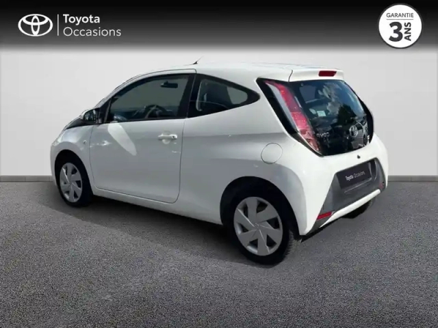 Toyota Aygo 1.0 vvt-i 72ch x-play 3p — photo 2