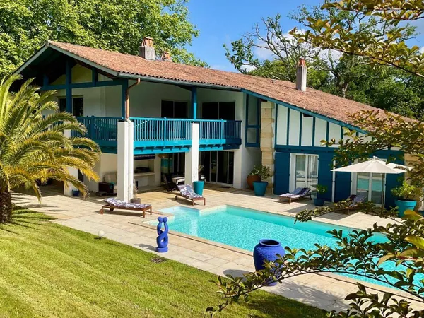 Villa 10 pièces 300 m²