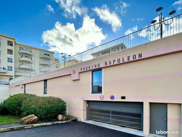 GARAGE FERMÉ 21m2 - ANTIBES LES PINS - NEUF & ULTRA-SÉCURISÉ