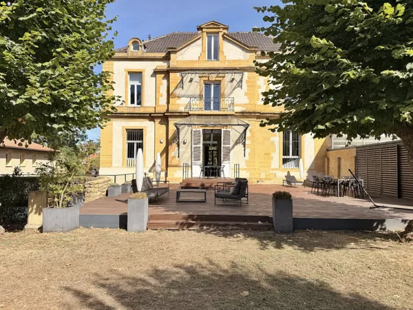 Maison 12 pièces 365 m²