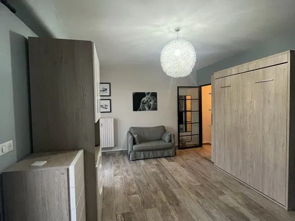 Joli studio meublé rénové