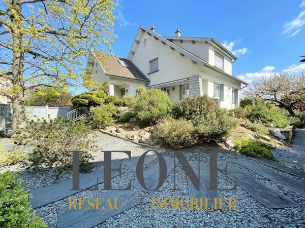Maison 7 pièces 240 m²