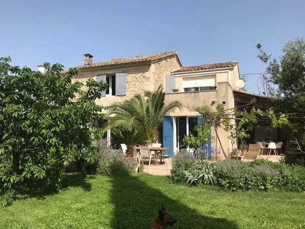 Vends maison 125m² de charme à la campagne avec un studio, grand jardin et piscine