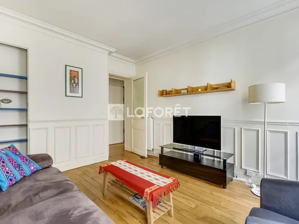 PARIS 18e - RUE DÉSIRÉ RUGGIERI - CHARMANT 2 PIÈCES DE 40 m²