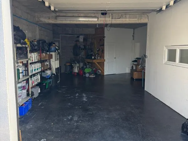 Reprise de bail - Local d'activité / Artisanal 85 m² sécurisé avec garage et parking - Yvrac