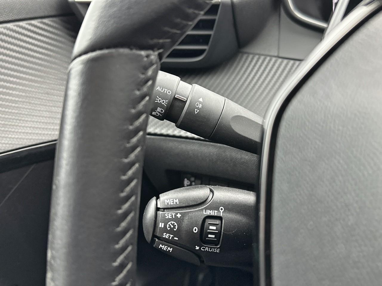 Peugeot 208 puretech 100 s&s bvm6 allure — photo 19
