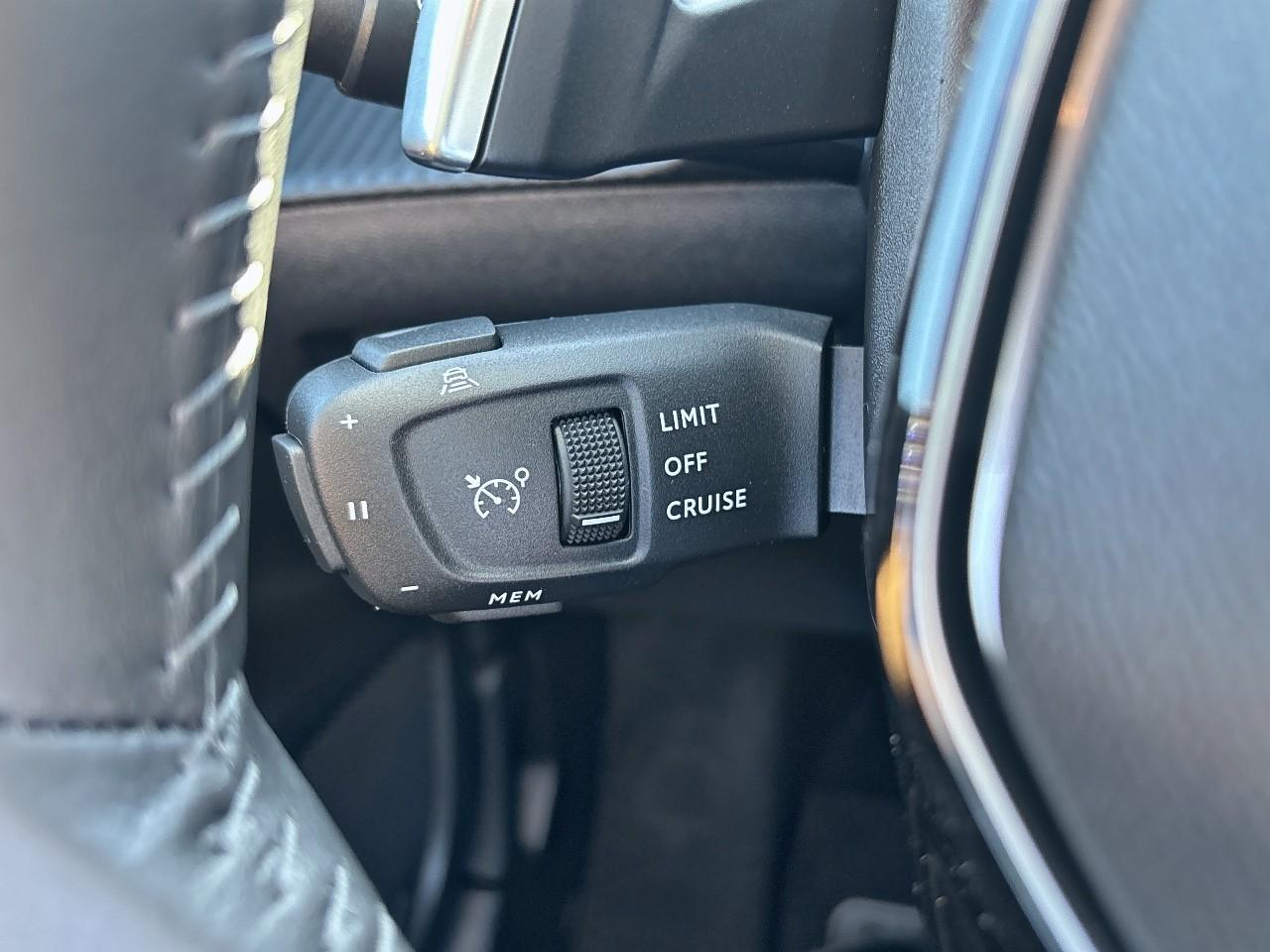 Peugeot 2008 1.2 hybrid 145ch allure e-dcs6 — photo 26