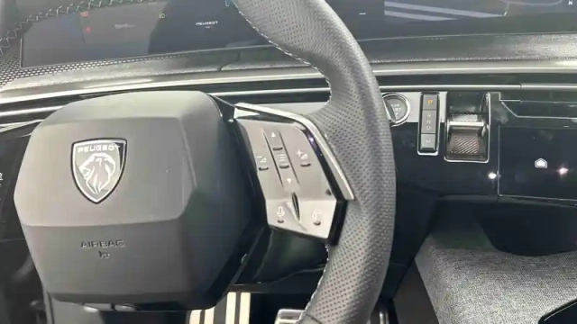 Peugeot 3008 hybrid 145 e-dcs6 — photo 17