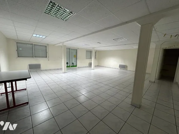 Local 243 m²