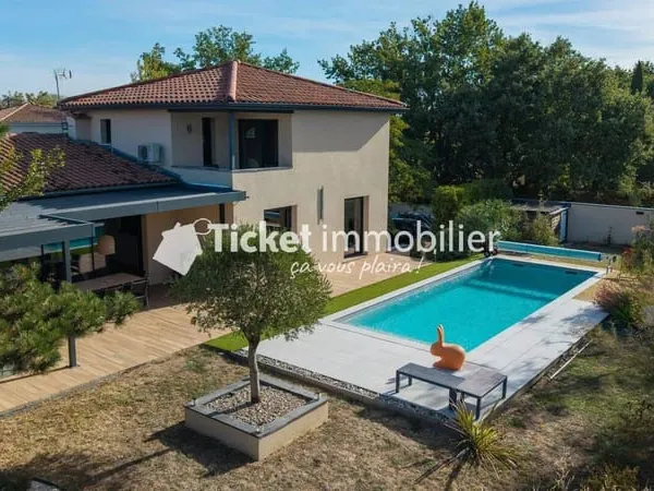 Villa 6 pièces 304 m²
