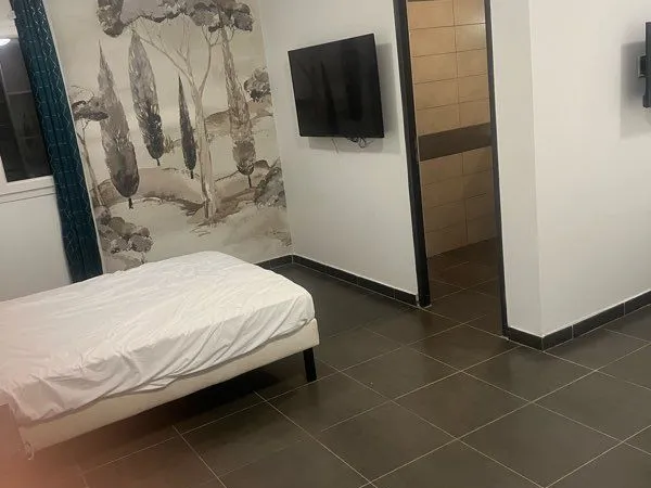 Grande chambre à louer