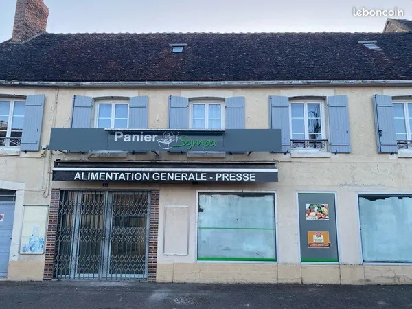 Local commercial 120 m² idéal restaurant - cour terrasse - fort potentiel touristique - Pontigny (Yo