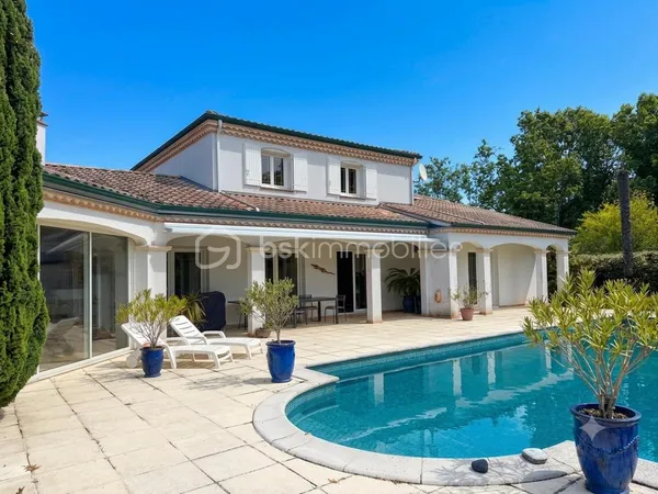 Maison 5 pièces 220 m²