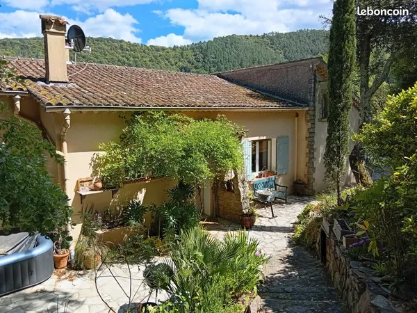 Appartement de 112 m² à 265 000 Les Mayons