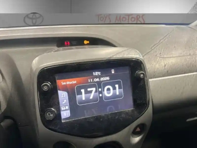 Toyota Aygo x-play 1.0 72 ch — photo 12