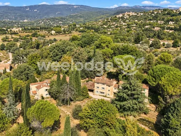 Bastide du XVIe siècle, maison de 1935 et dépendances sur plus