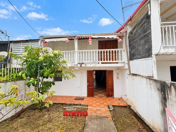 Maison Duplex à Rénové sur Basse-Terre Proche du Centre Vill