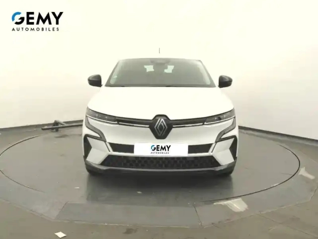 Renault Megane e-tech ev40 130ch standard charge — photo 2