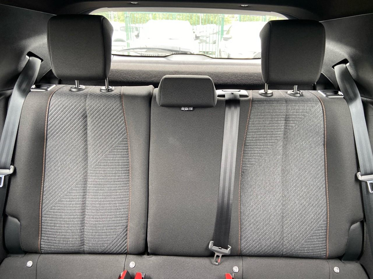 Peugeot 2008 hybrid 136 e-dcs6 style — photo 10