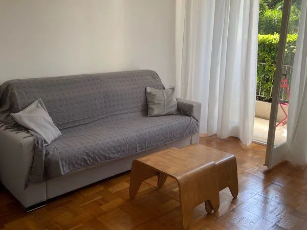 Location F1 meublé Nice Valrose