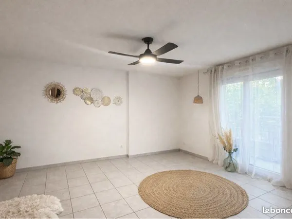 Appartement T2 au forum avec piscine