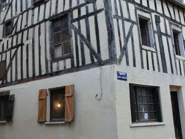 Maison à colombages prête à rénover
