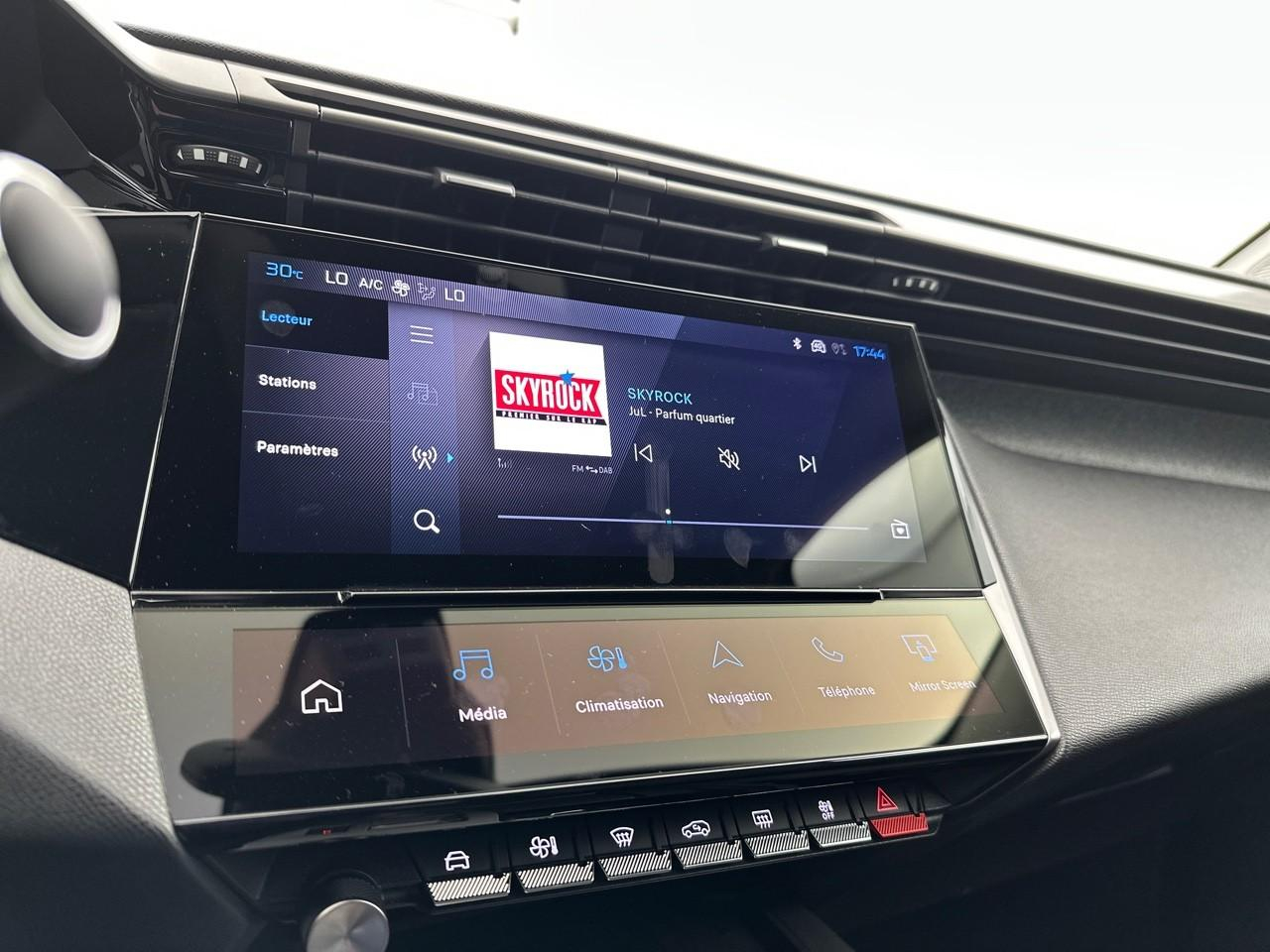 Peugeot 308 hybrid 145 e-dcs6 allure — photo 23