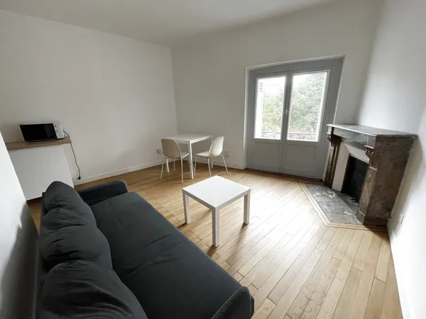 Beau T1 Bis rénové Place de la Victoire