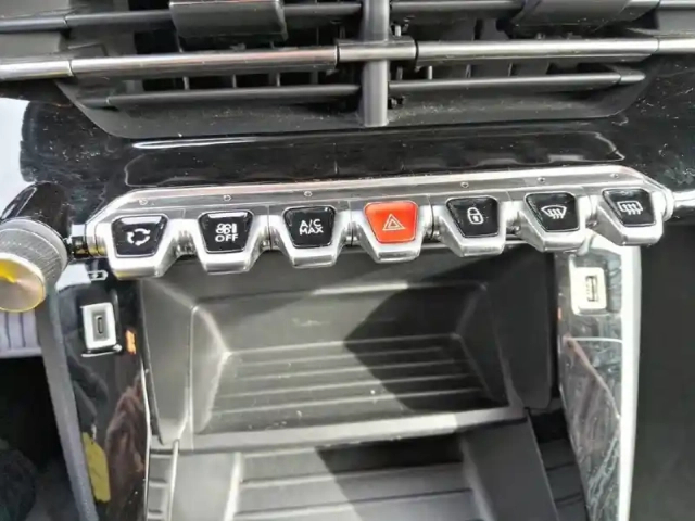 Peugeot 208 puretech 100 s&amp;s eat8 — photo 28