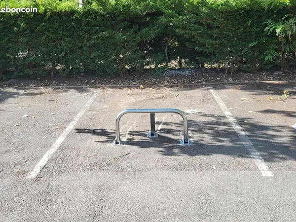 Place de parking avec arceau - proche CHU Reims