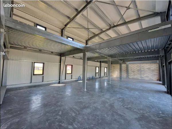 Local commercial situé à 20 minutes de Bayonne 115 m² neuf et Brut à louer