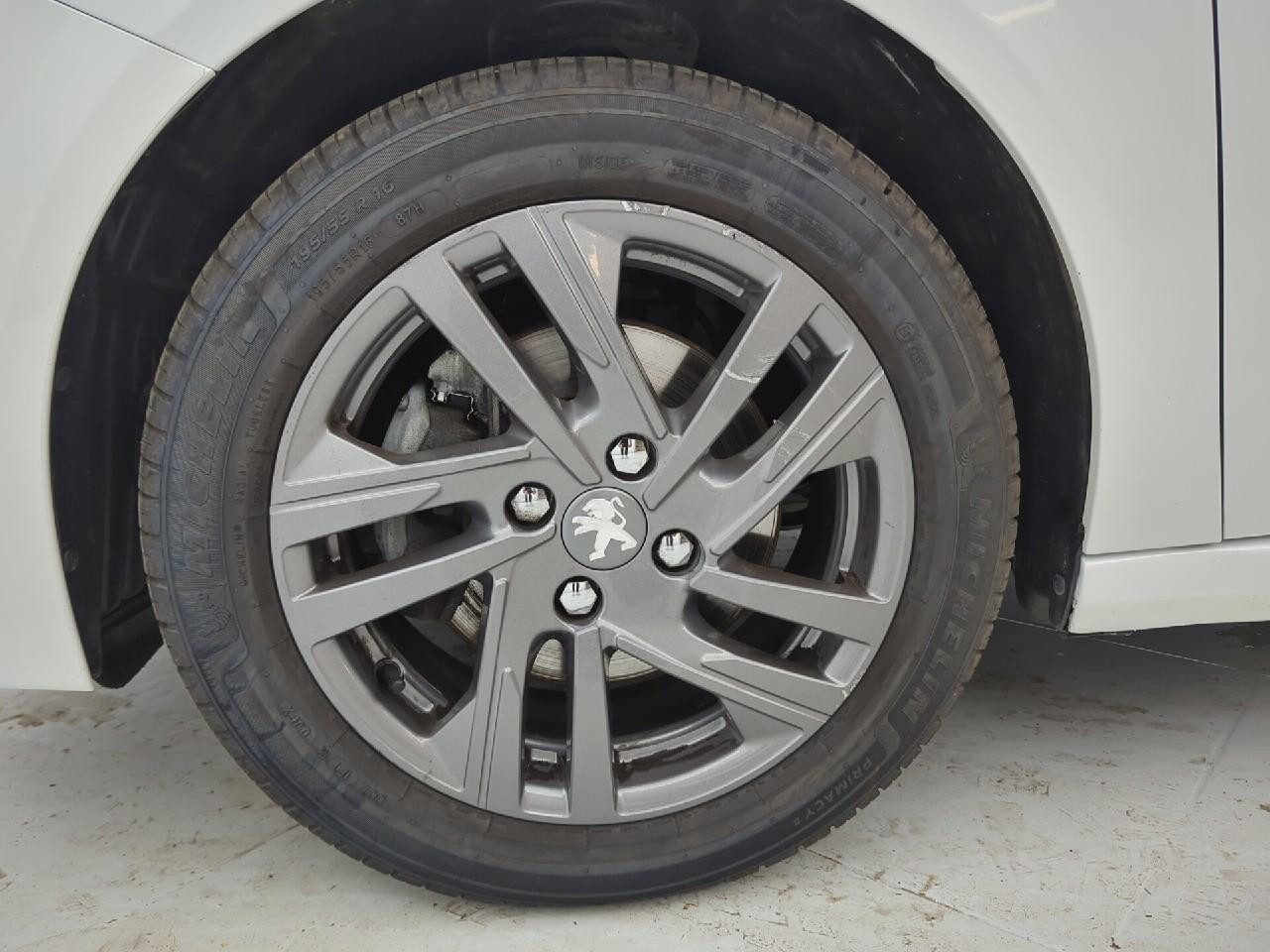 Peugeot 208 puretech 100 s&s bvm6 style — photo 29