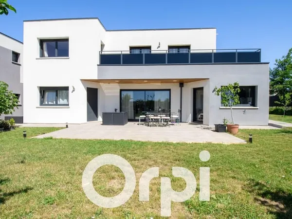 Maison 6 pièces 220 m²