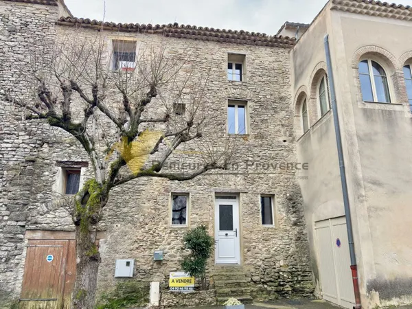 Maison de village 65 m2 Toiture neuve Patio Faucon