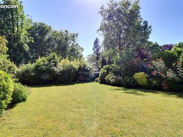 Maison 8 pièces 240 m²