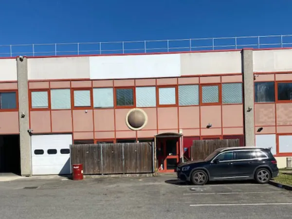 Local industriel 438 m²