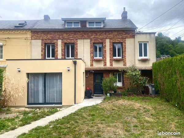 Maison familiale sur deux étages de 120 m² avec extension récente et jardin - Quartier des Longs Val