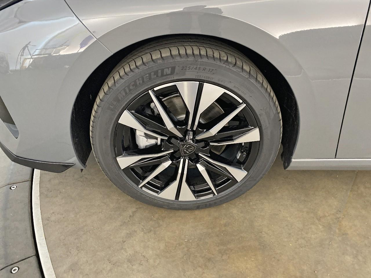 Peugeot 308 hybrid 145 e-dcs6 allure — photo 11
