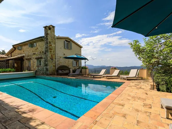 Villa 8 pièces 310 m²