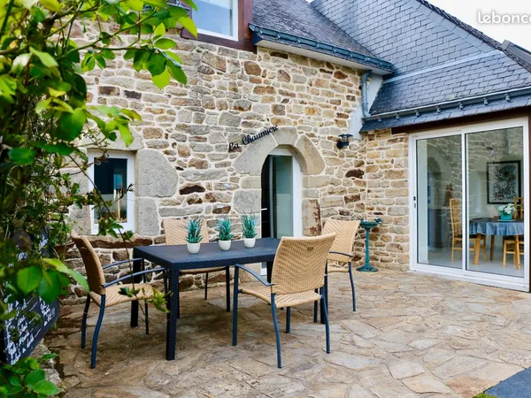 MAISON F2 meublée/équipée, 300 m commodités . Bord golfe jardin Arradon. Bail 1 an renouvelable