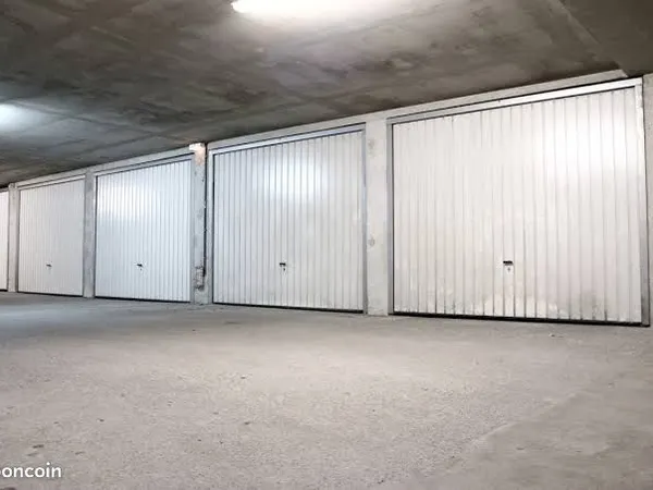 Garage dans immeuble